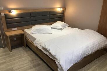 هتل Auberge La Veranda