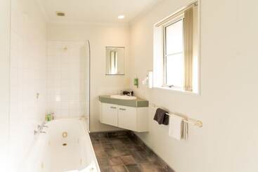 Alexandra Heights Motel