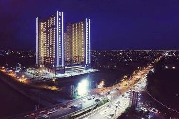 Hotel Gunawangsa Merr