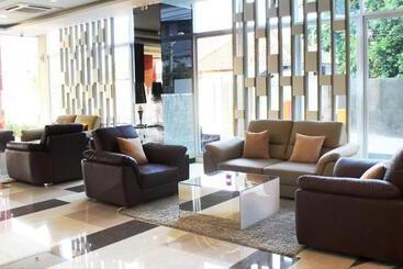 Hotel Gunawangsa Merr