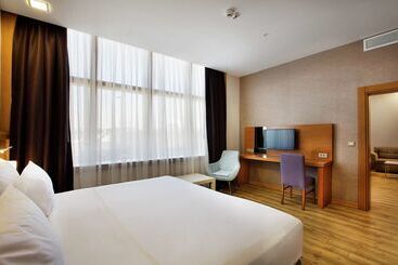 בית מלון כפרי Hilton Garden Inn Kocaeli Sekerpinar
