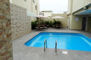 호텔 Marvento Suites