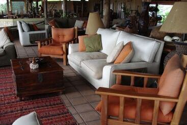 בית מלון כפרי Tipilikwani Mara Camp