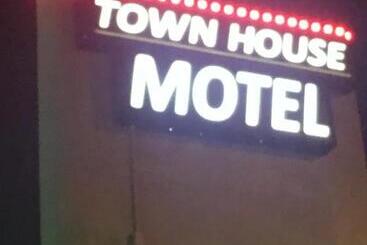 Town House Motel