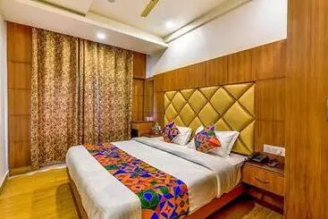 Hotel Fabexpress Clock View 500m From The Mall Road