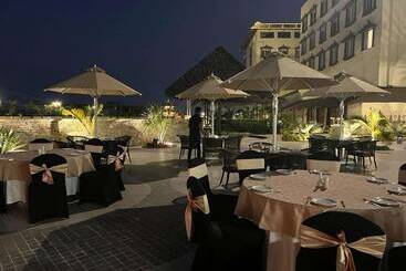 Hotel Shyama Sarovar Portico