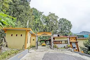 Hotel D'jamus Resort Telaga Ngebel By Oyo