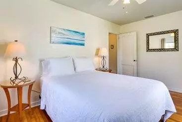 Lovely Panama City Cottage: Walk To Bayside Beach!