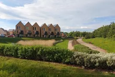 Majatalo Room In Guest Room   Single Room In 3 Bed Home, Full Kitchen, Shared Bathroom