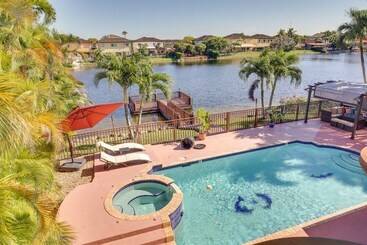 بيت ريفى Spacious Miami Retreat W/ Grill, Pool & Dock!