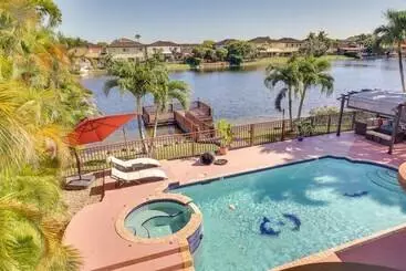 Mökkimajoitus Spacious Miami Retreat W/ Grill, Pool & Dock!