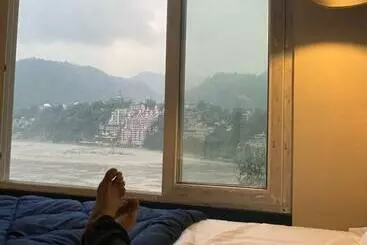 Auberge Joey S By The Ganges