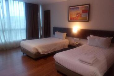 906 Riverside Hotel Malacca
