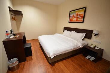 906 Riverside Hotel Malacca