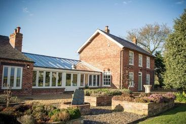 Сельский дом Owl Barn At The Gardens