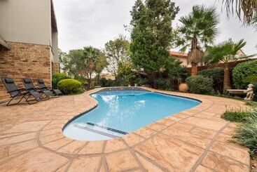 펜션 Sunset Manor Guest House