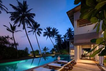 관광객 아파트 Sri Villas