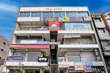 Oyo Flagship Hotel Day2day