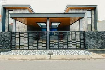 호스텔 Good Feeling Ketapang Harbour