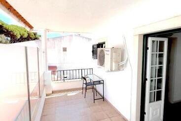 ユースホステル Carcavelos Summer Beach