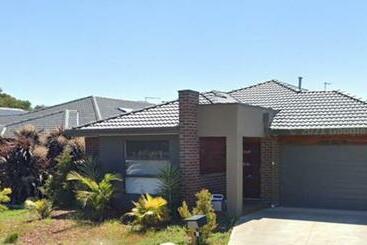 הוסטל Halfway Out Lite