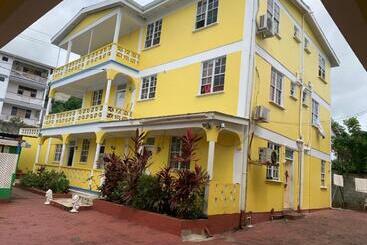 Hotel Caprice Studio & Guest House