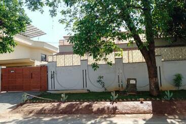 پانسیون Family Home