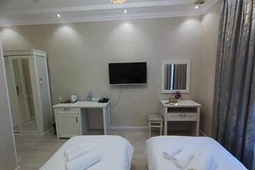 Hayat Plaza Hotel And Spa