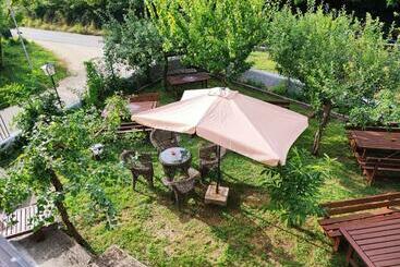 מלון כמוסות B&b Moma Roof Garden