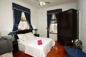 Bed and Breakfast District Six Guesthouse