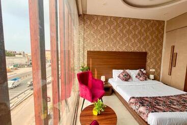 ホテル The Pearl Grand, Top Rated & Most Awarded Property In Chandigarh