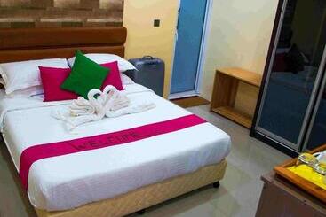 پانسیون Veyo Retreat