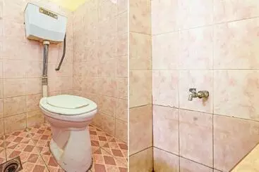 ホテル Oyo 92710 Losmen Tjabe Merah