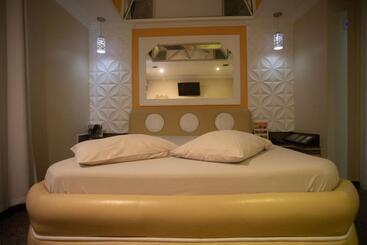 هتل Show Adult Only