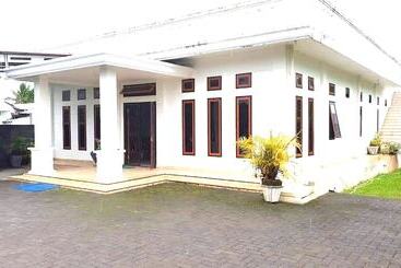 Otel Spot On 92777 Leheran Homestay Near Chr Farm