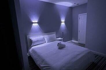 هاستل 339 High Town Road