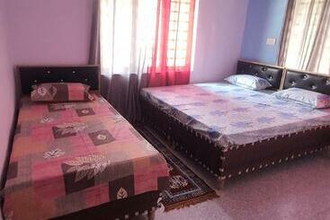 Hotel Namami Gange & Restaurant