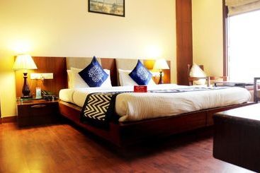 Hotel Oyo Rooms Rajouri Garden Metro Station