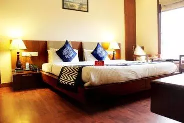 ホテル Oyo Rooms Rajouri Garden Metro Station