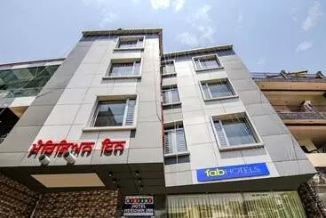 Fabhotel Meridian Inn