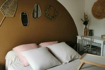 Pensionat Les Petites Chambres De Lacoste