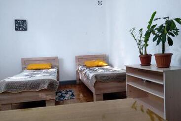 هاستل Bishkek Almaty Stopover