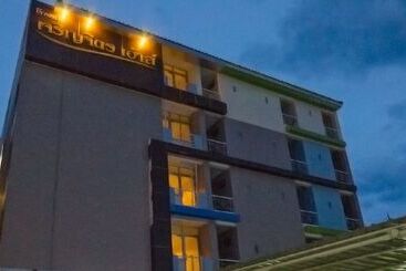 호텔 Charoenchit House