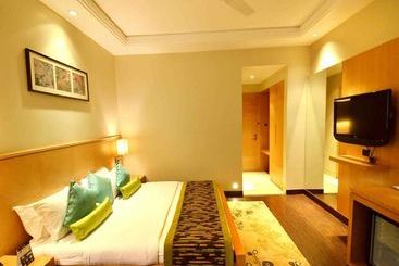 Hotel Oyo Premium Behind High Court Indore