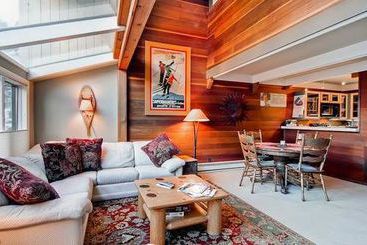 شقة International Village In Warm Springs By Alpine Lodging