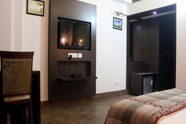 Апарт-отель Oyo Rooms Dwarka Sector 12 Metro Station