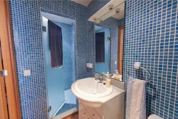 Villa's Torrent Vell