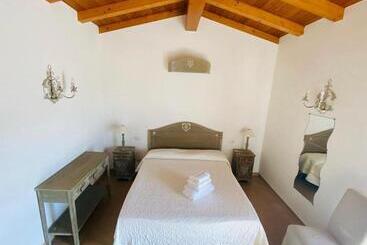 Bed and Breakfast La Casa Rotta
