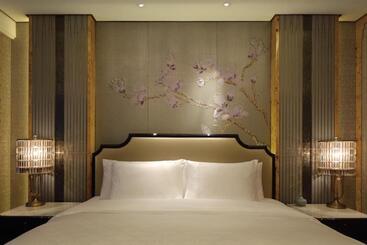 هتل The St. Regis On The Bund, Shanghai