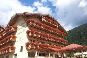 Beverly Alps Hotel & Spa